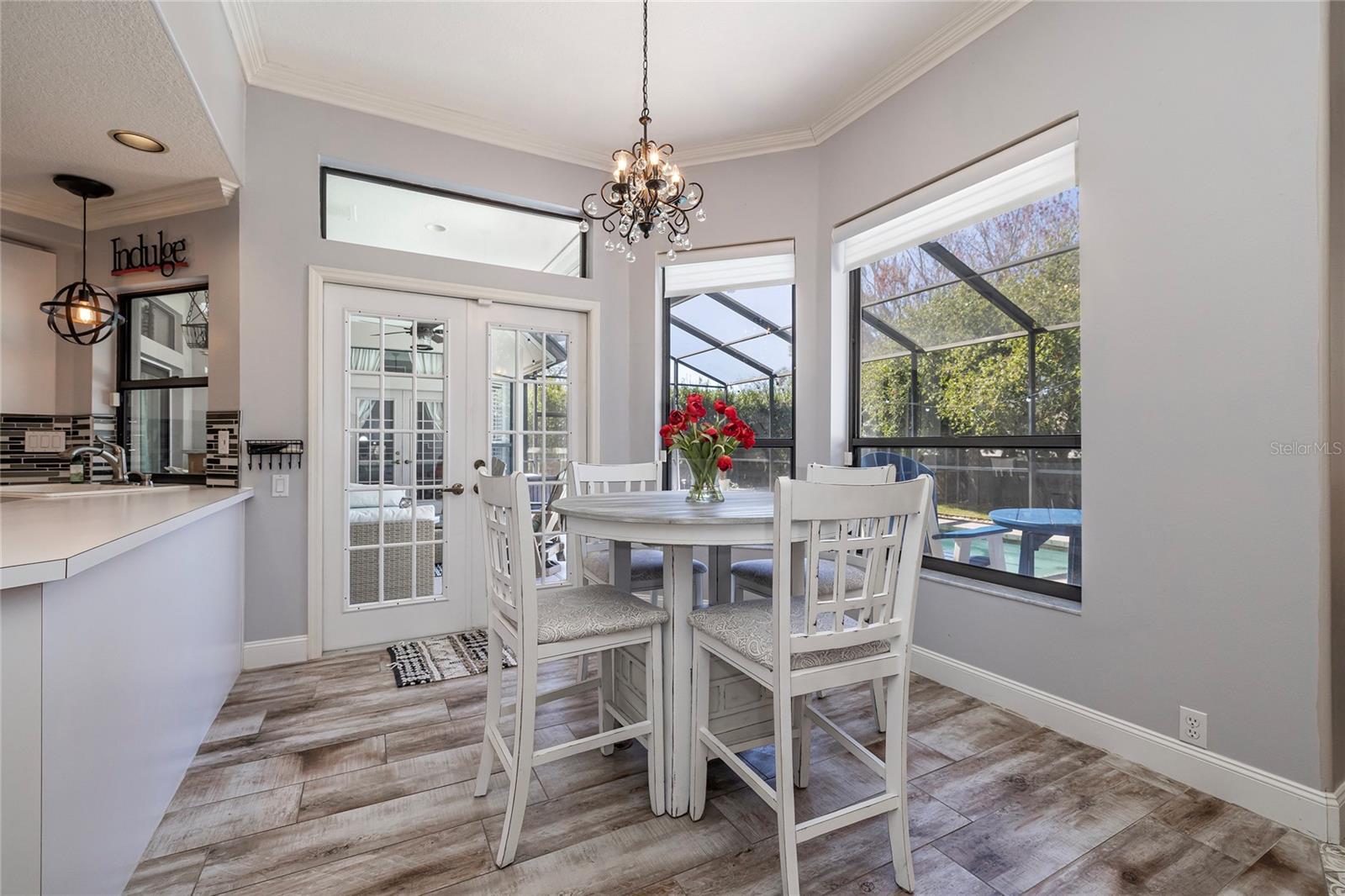 Listing photo id 19 for 1566 Huntleigh Court