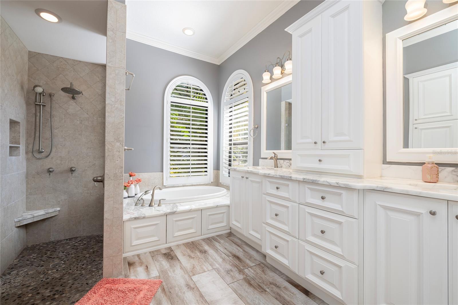 Listing photo id 25 for 1566 Huntleigh Court