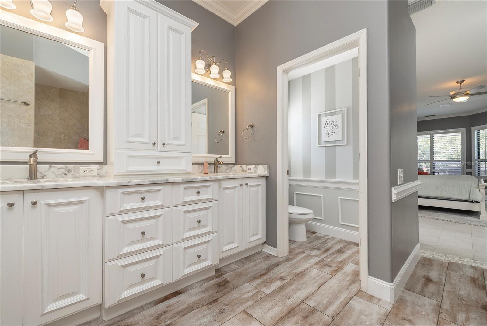 Listing photo id 27 for 1566 Huntleigh Court