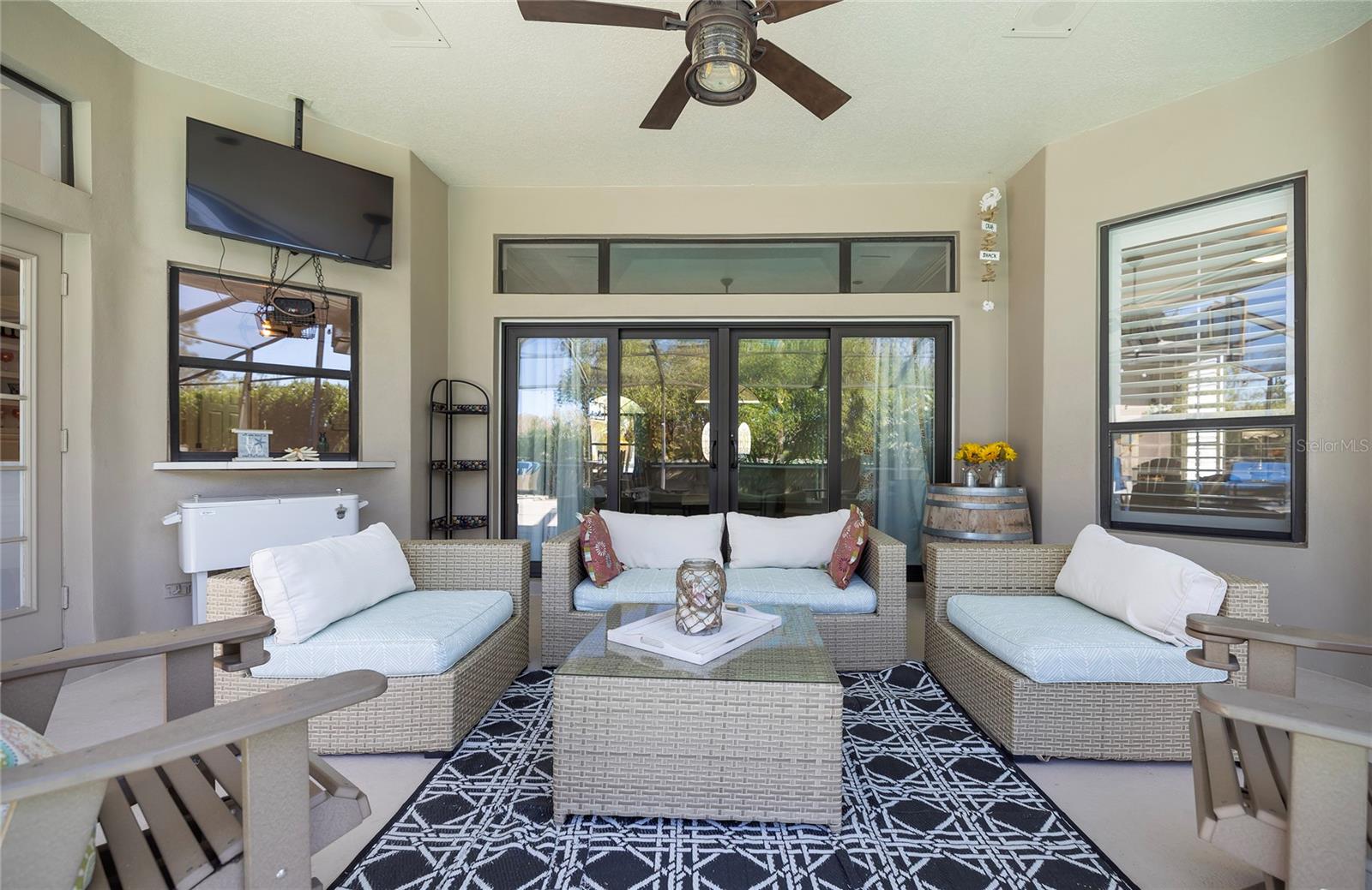 Listing photo id 39 for 1566 Huntleigh Court