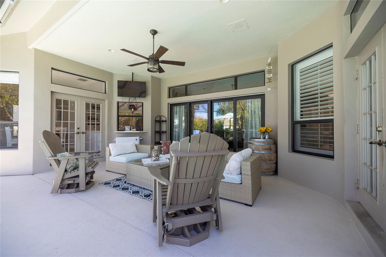 Listing photo id 43 for 1566 Huntleigh Court