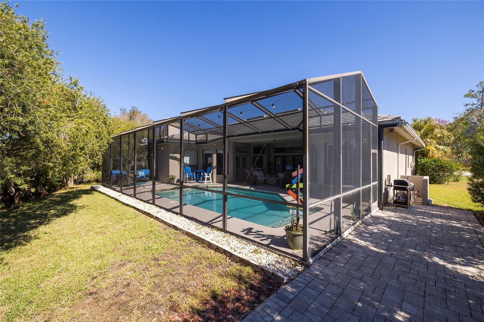 Listing photo id 46 for 1566 Huntleigh Court