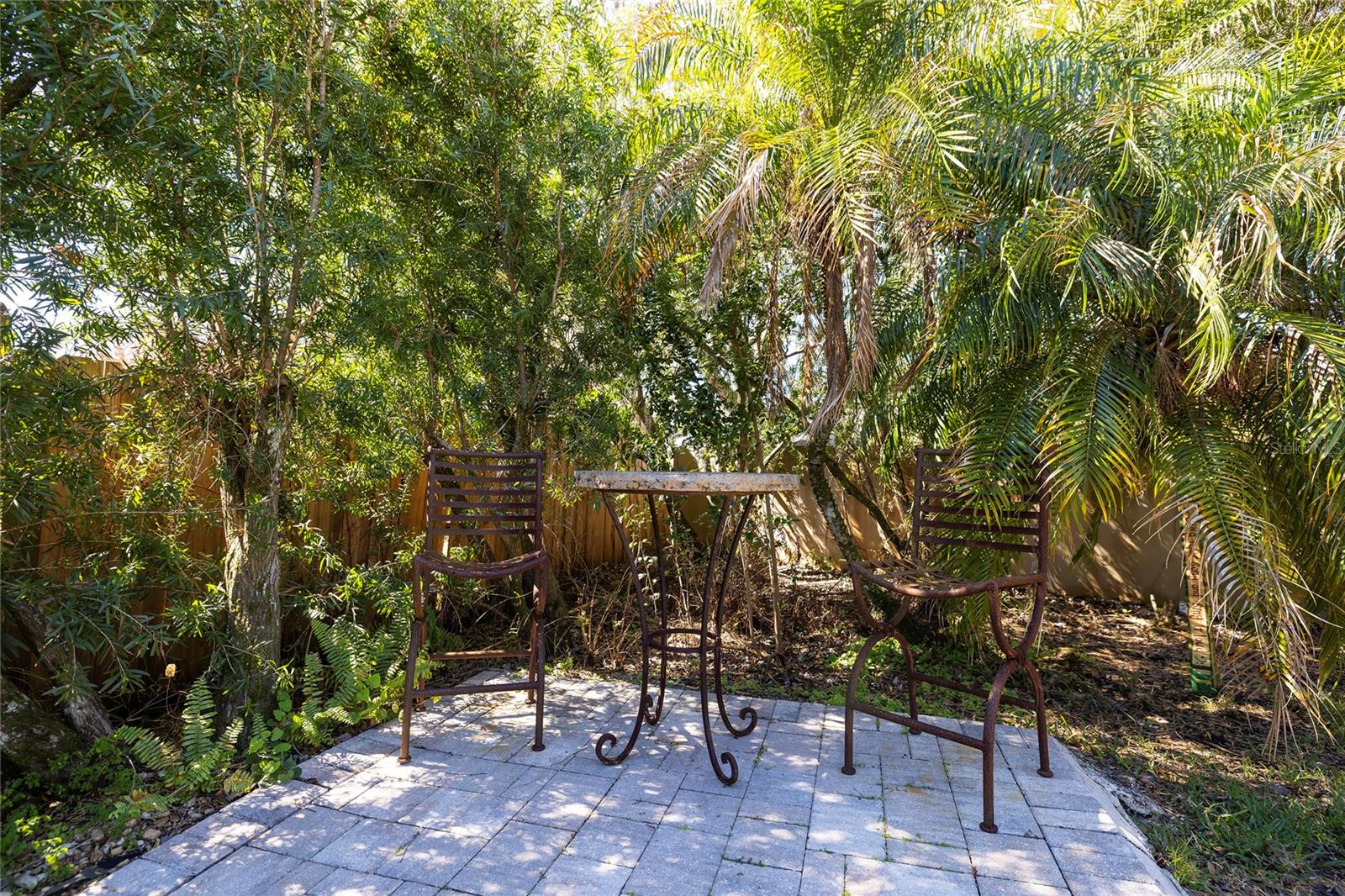 Listing photo id 48 for 1566 Huntleigh Court