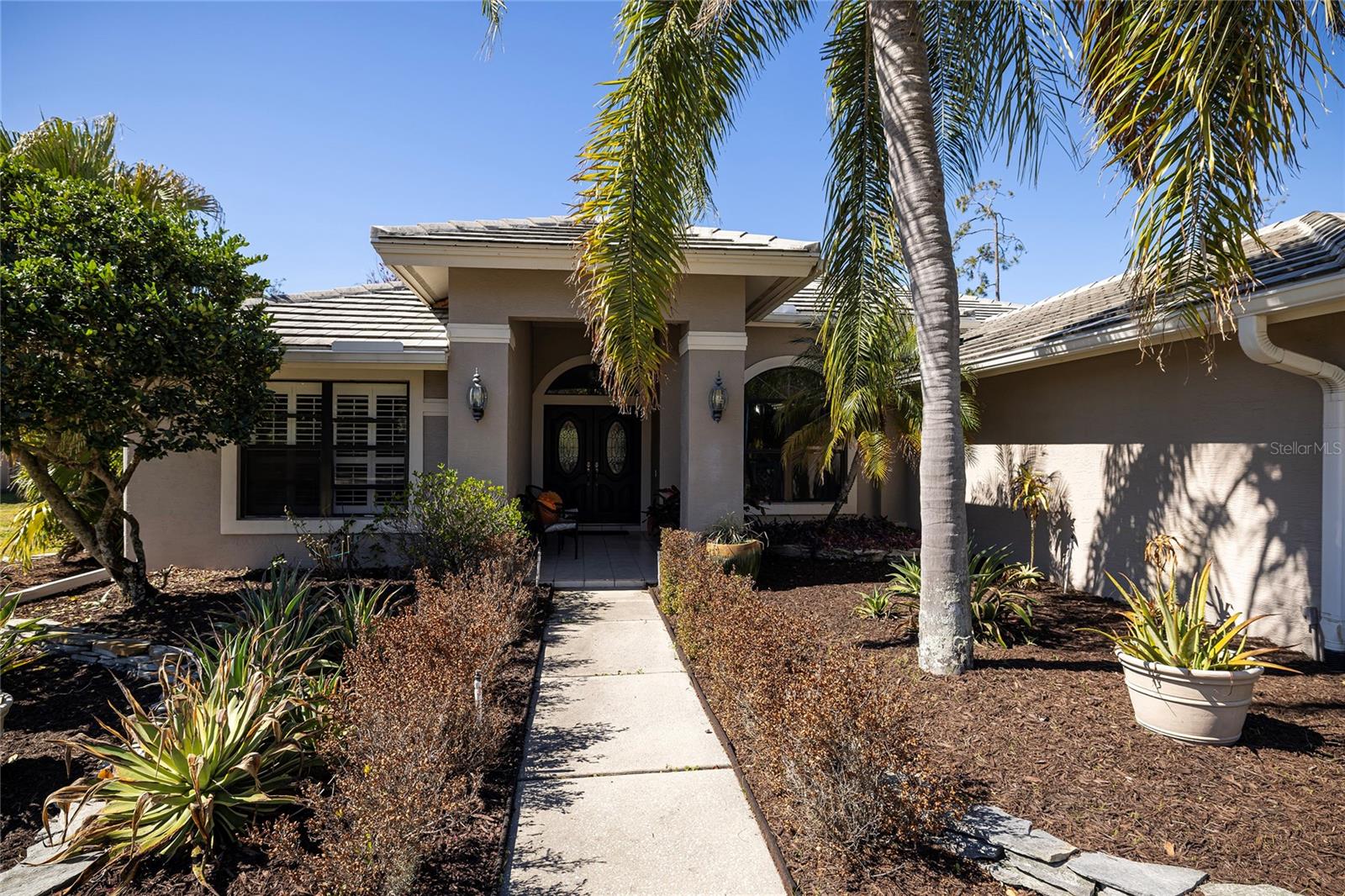 Listing photo id 7 for 1566 Huntleigh Court