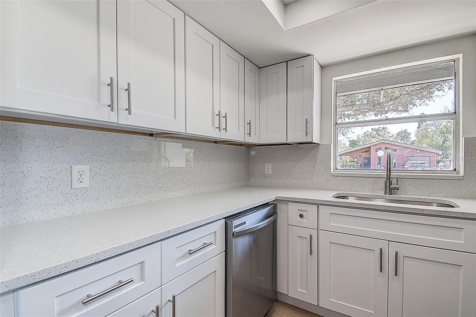 Image 6 of 33 For 6431 68th Avenue N