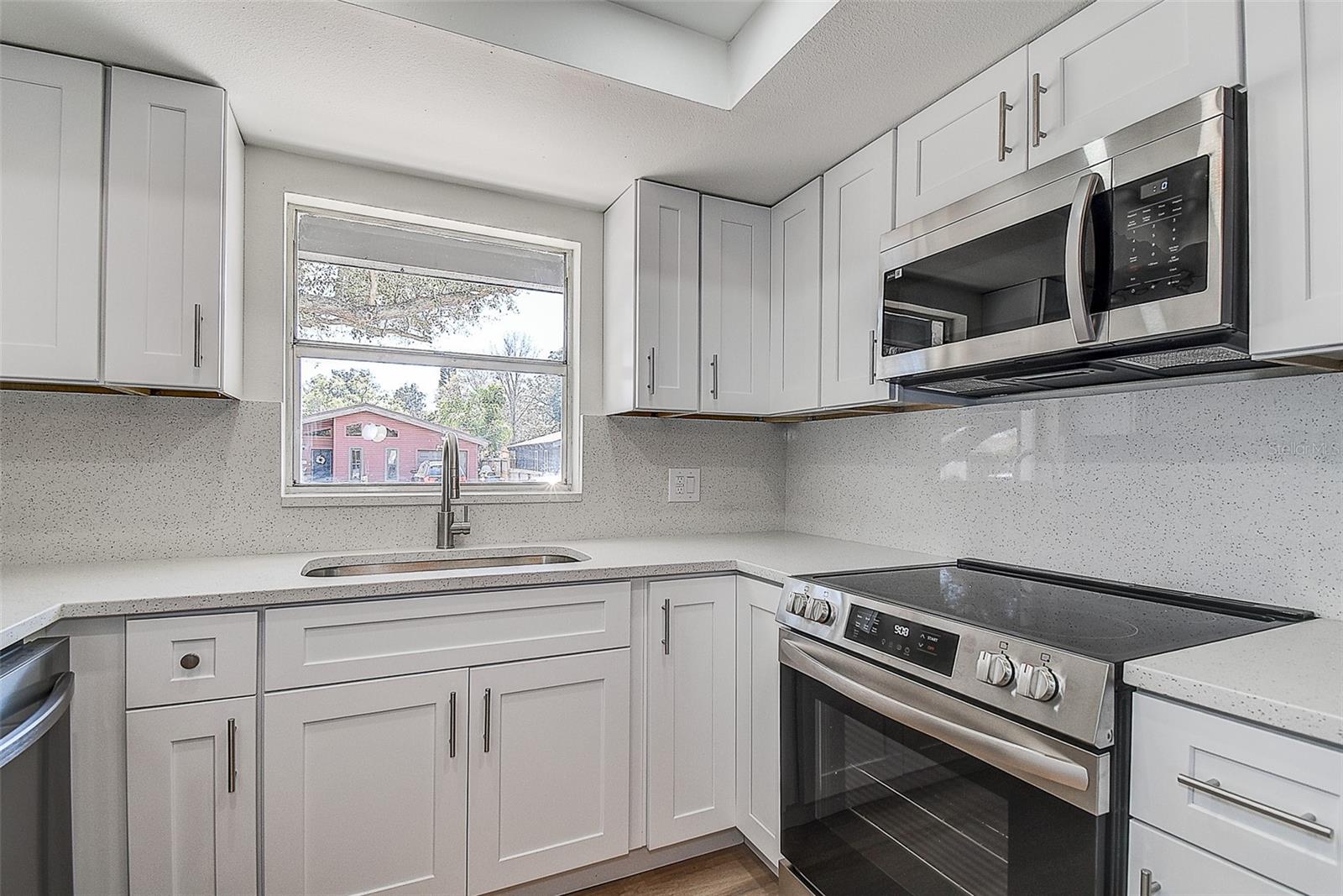 Image 7 of 33 For 6431 68th Avenue N