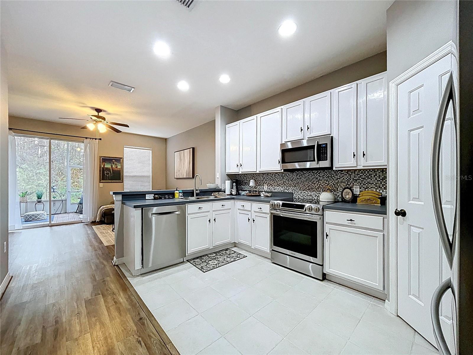 Image 6 of 31 For 12711 Sunland Court