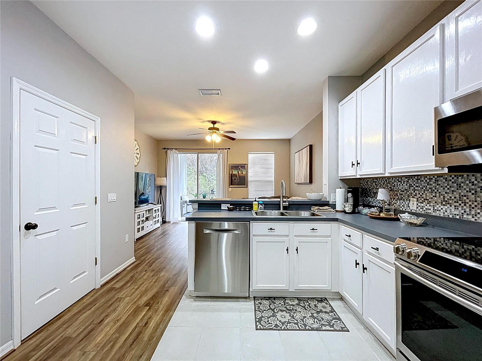 Image 8 of 31 For 12711 Sunland Court