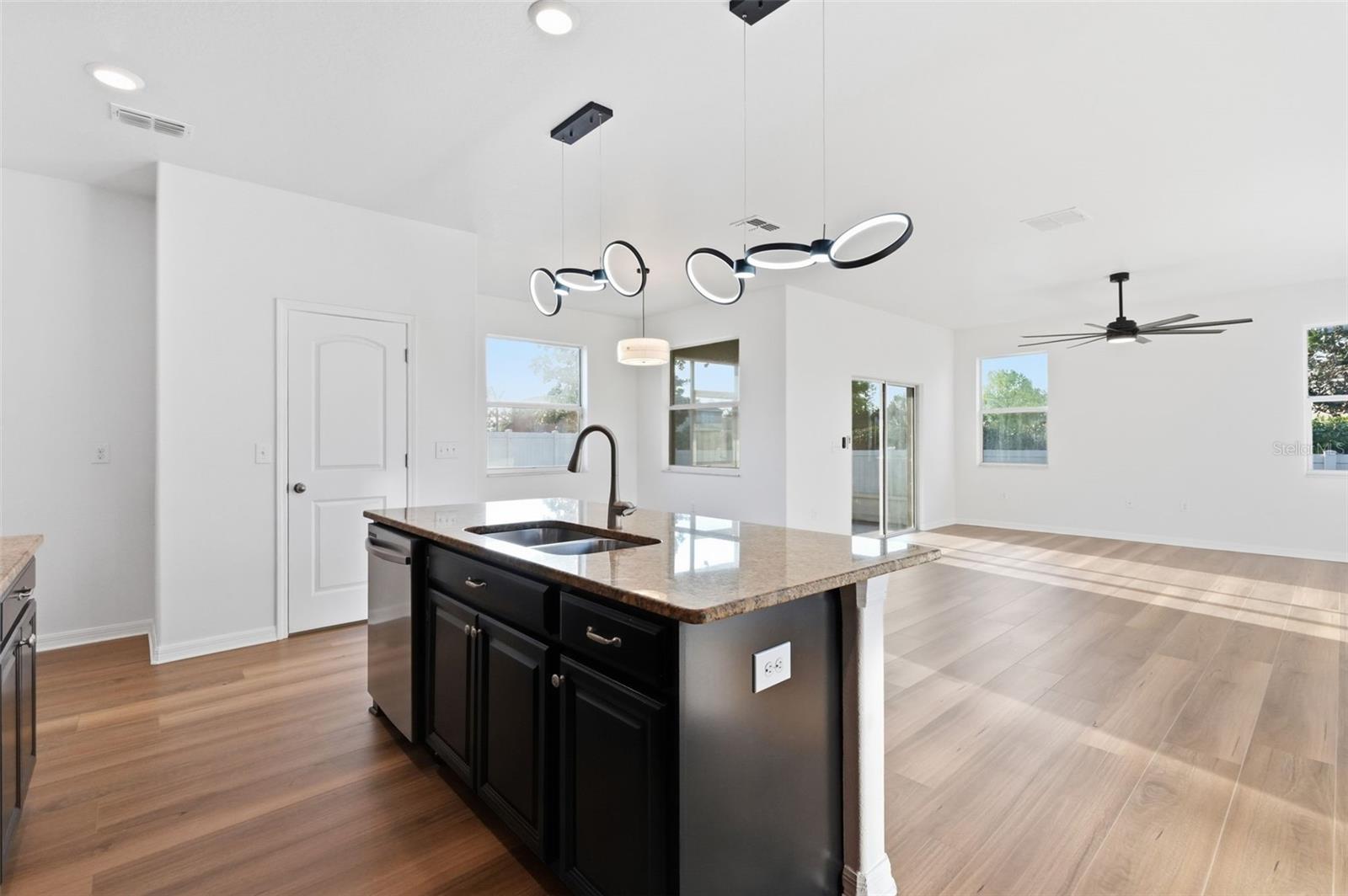 Image 17 of 63 For 13941 Lugano Court