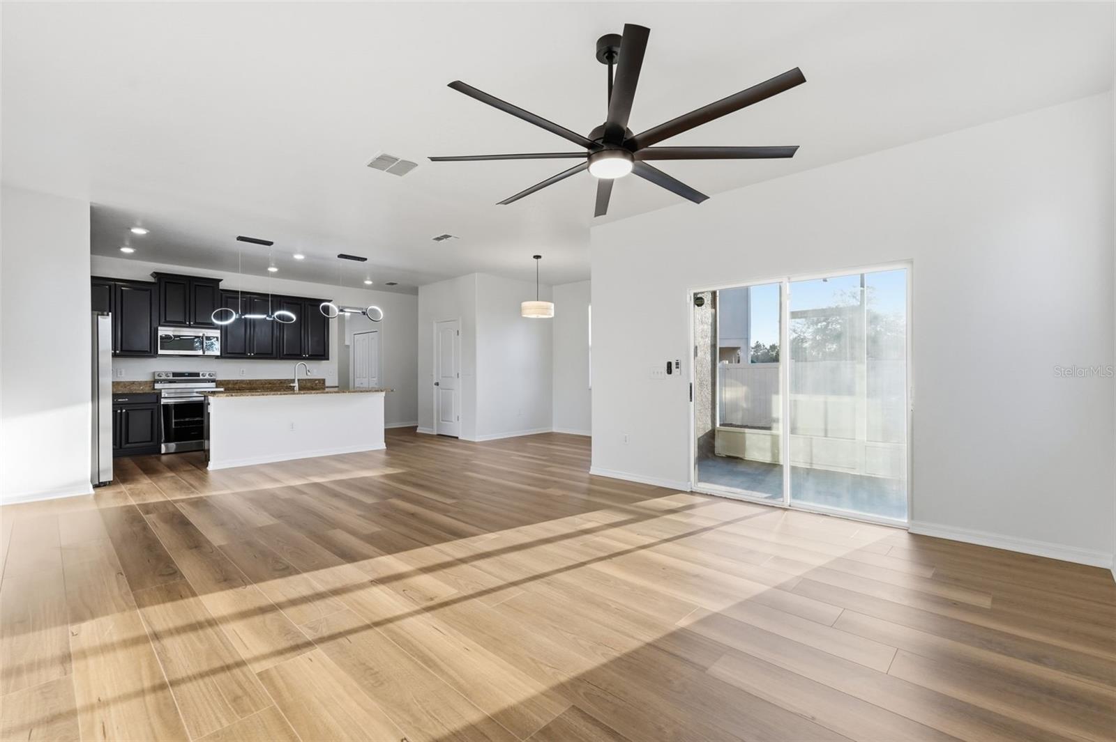 Image 22 of 63 For 13941 Lugano Court