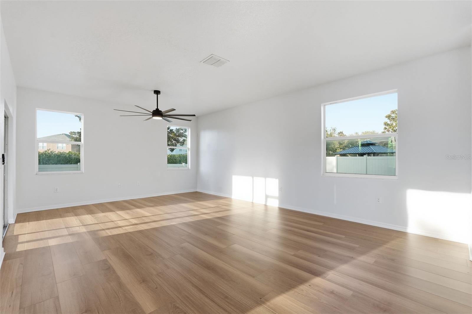 Image 23 of 63 For 13941 Lugano Court