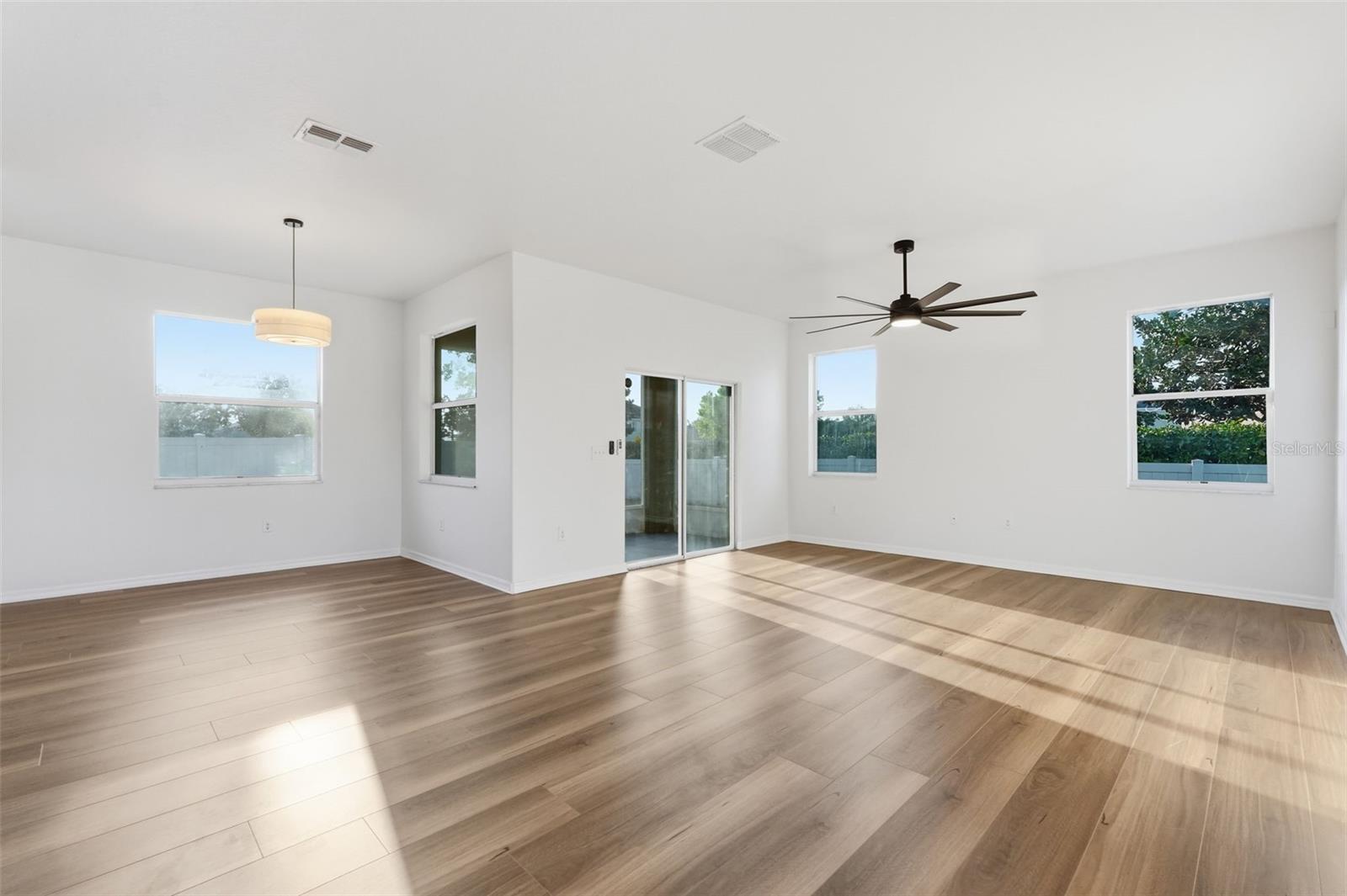 Image 26 of 63 For 13941 Lugano Court