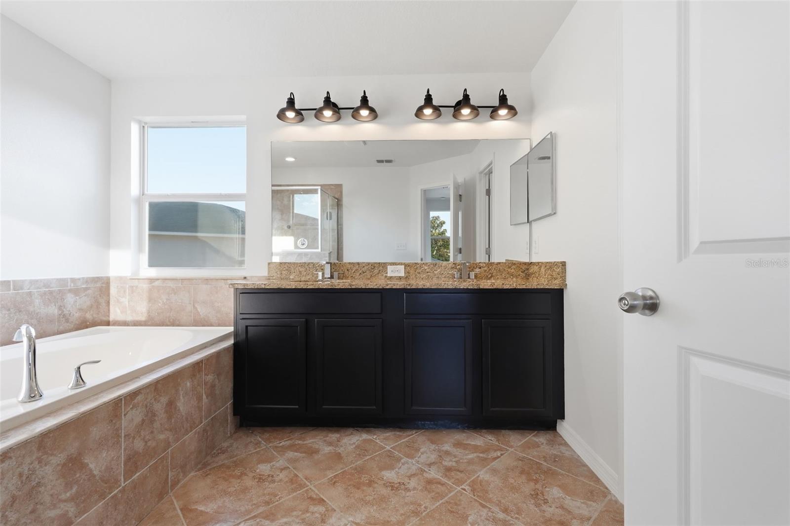 Image 7 of 63 For 13941 Lugano Court