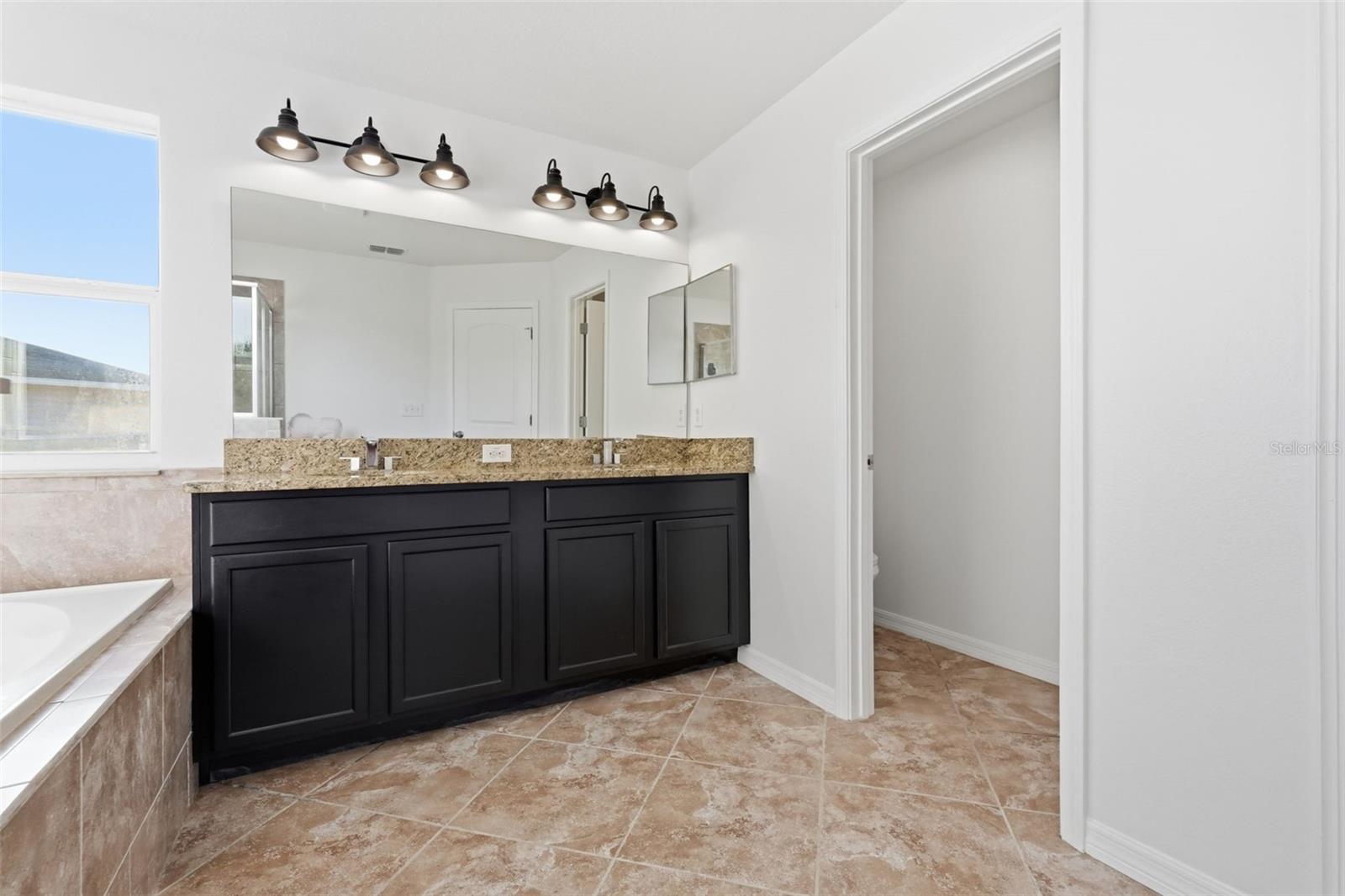 Image 9 of 63 For 13941 Lugano Court