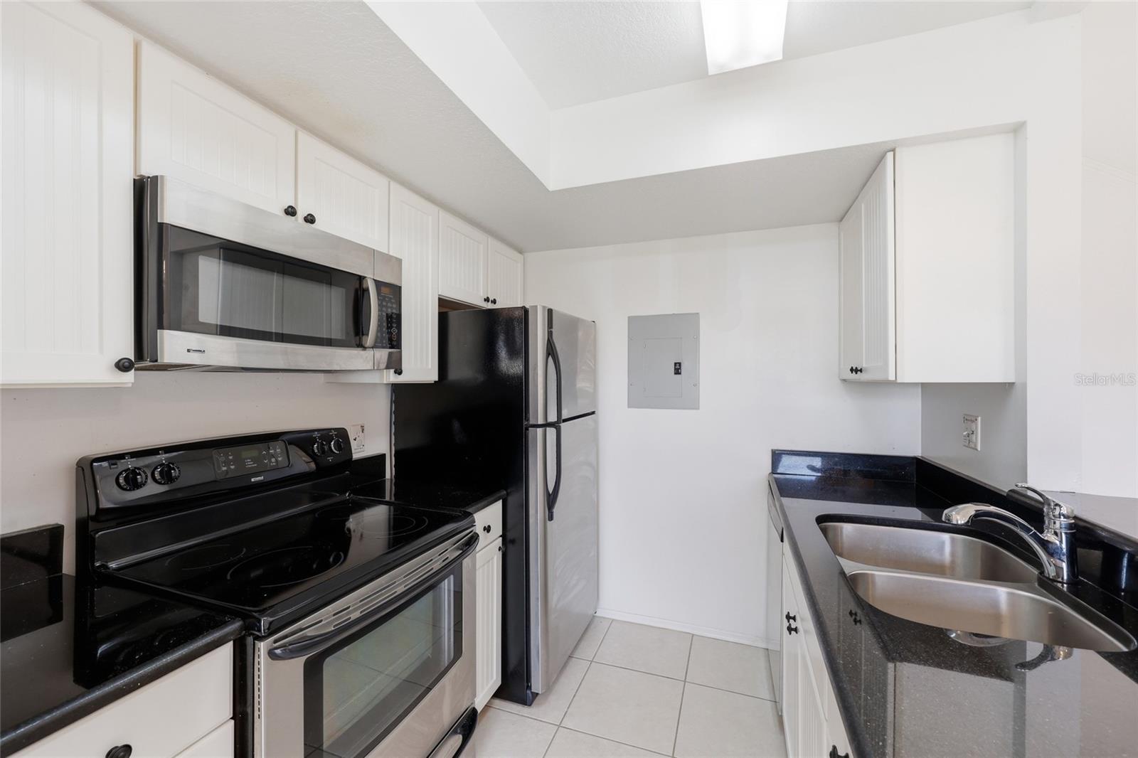 Image 7 of 34 For 3176 Tamarind Circle 19
