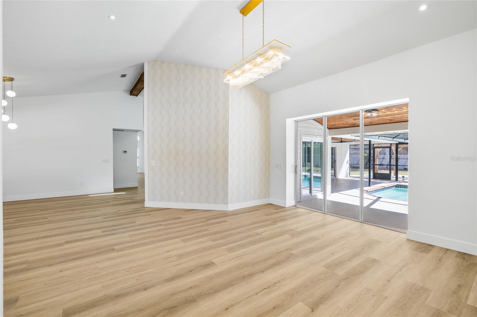 Image 10 of 78 For 512 Crystal Grove Boulevard