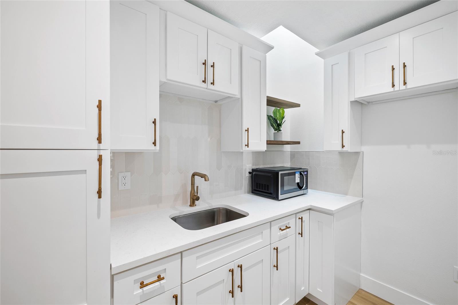 Image 18 of 78 For 512 Crystal Grove Boulevard