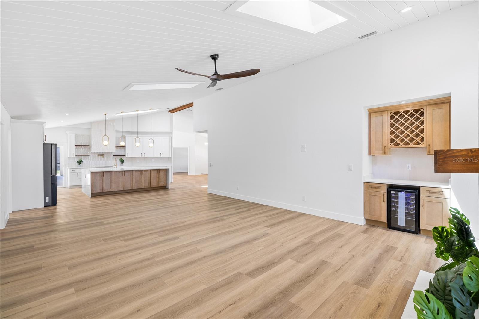 Image 19 of 78 For 512 Crystal Grove Boulevard