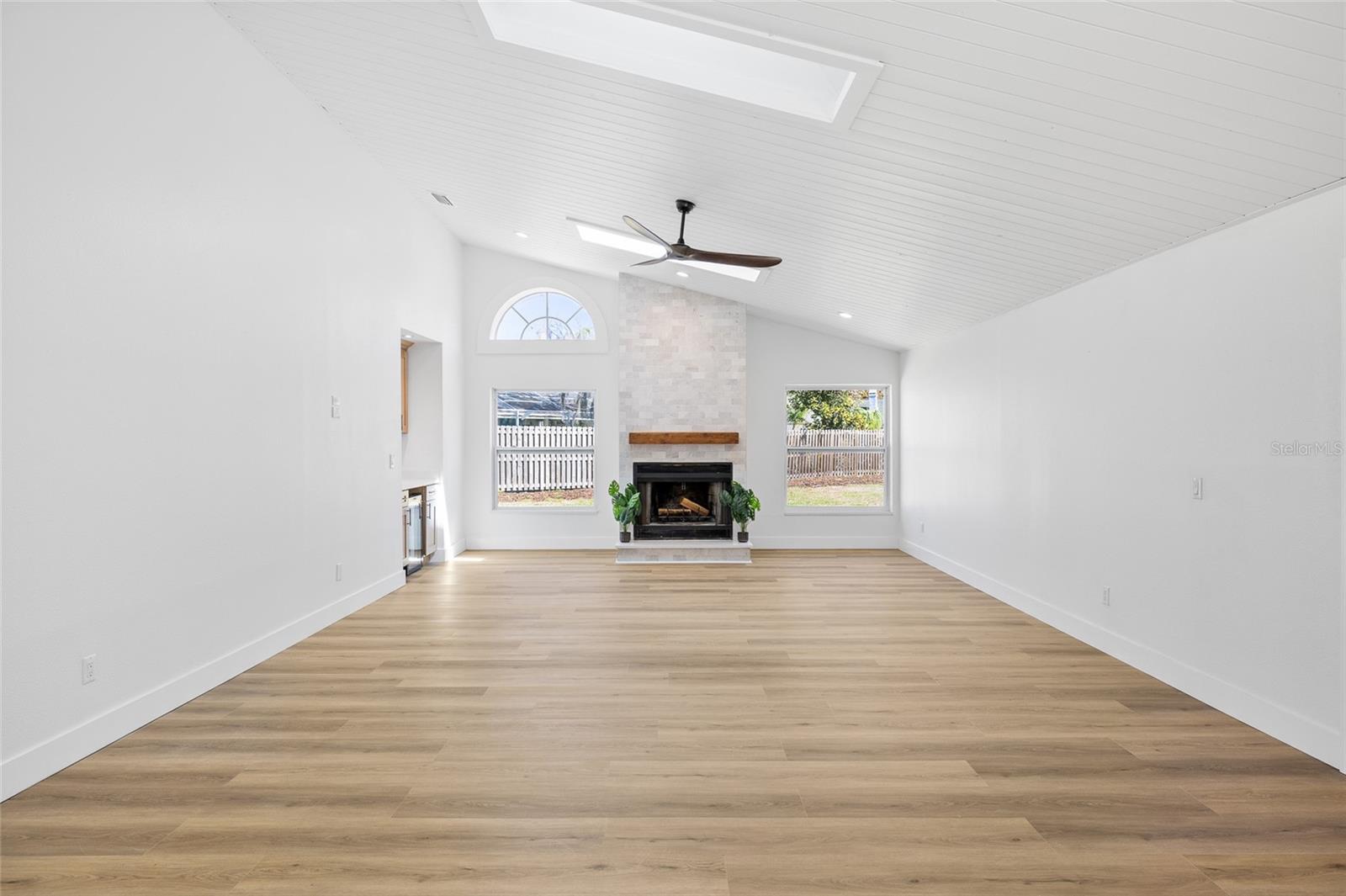 Image 20 of 78 For 512 Crystal Grove Boulevard