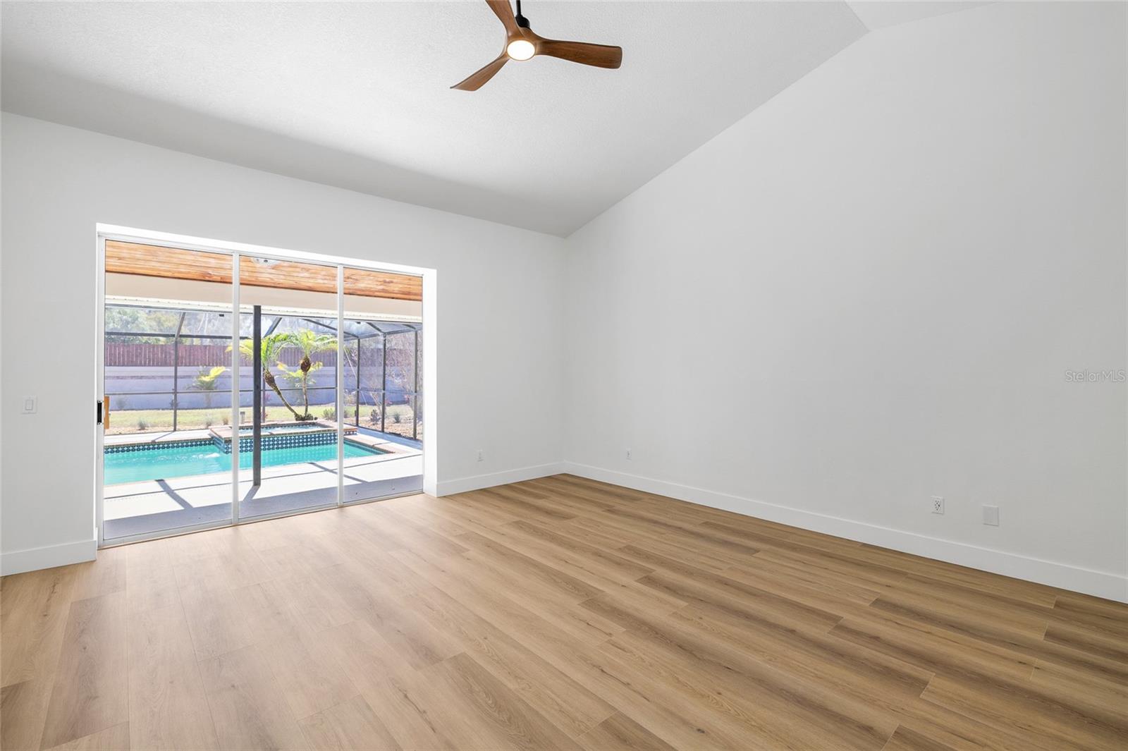 Image 24 of 78 For 512 Crystal Grove Boulevard