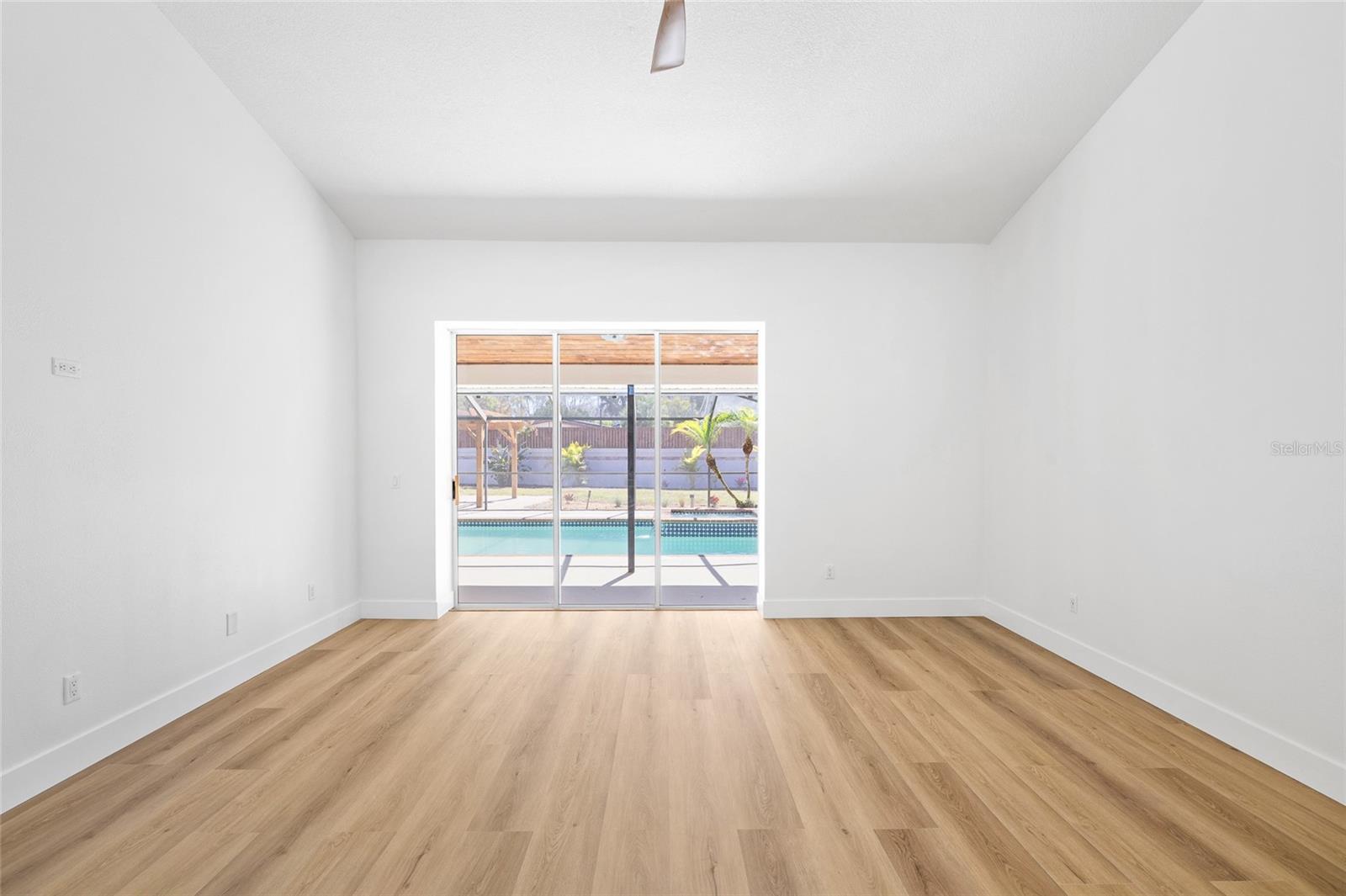 Image 25 of 78 For 512 Crystal Grove Boulevard