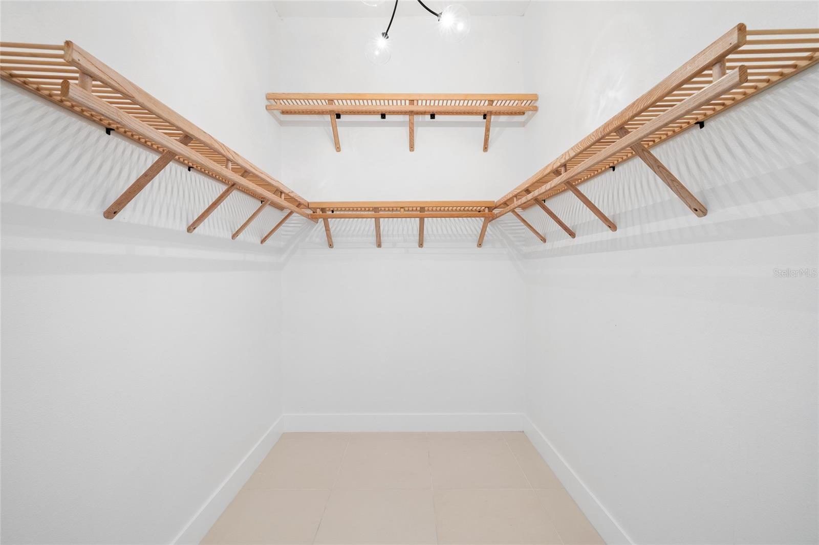 Image 33 of 78 For 512 Crystal Grove Boulevard