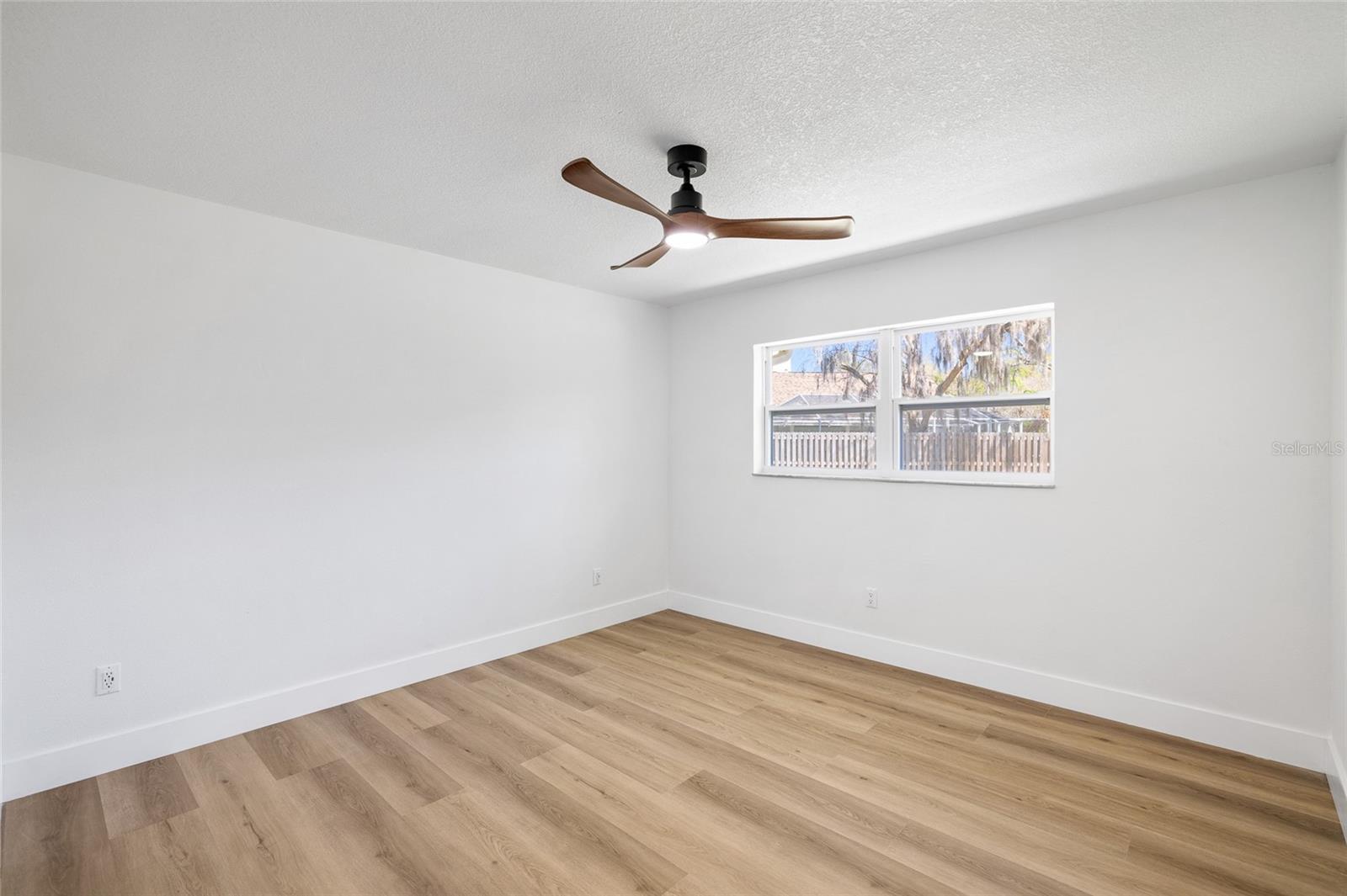 Image 36 of 78 For 512 Crystal Grove Boulevard