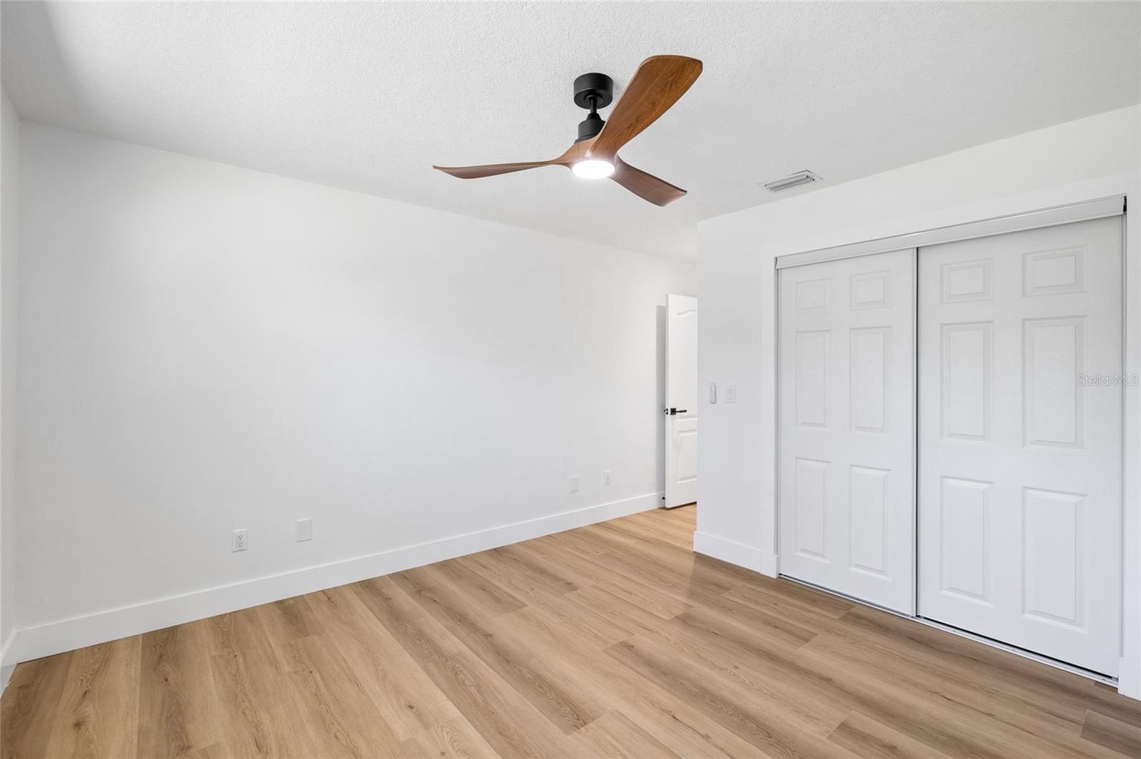 Image 37 of 78 For 512 Crystal Grove Boulevard