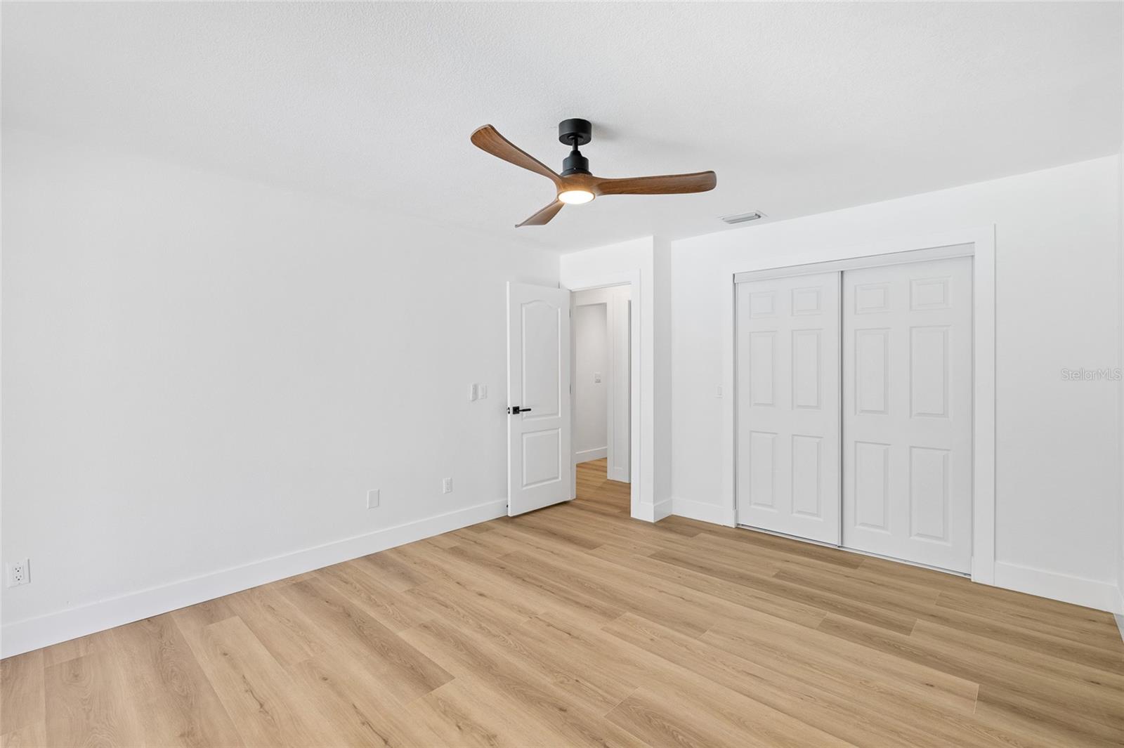 Image 39 of 78 For 512 Crystal Grove Boulevard