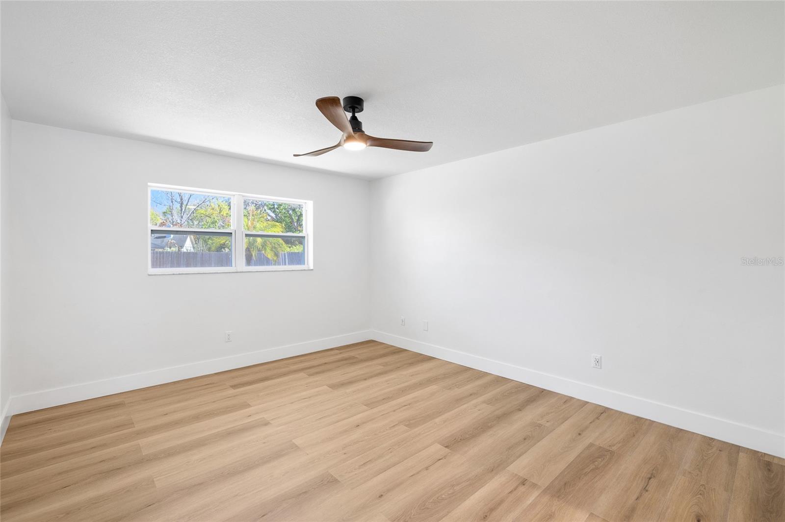 Image 42 of 78 For 512 Crystal Grove Boulevard