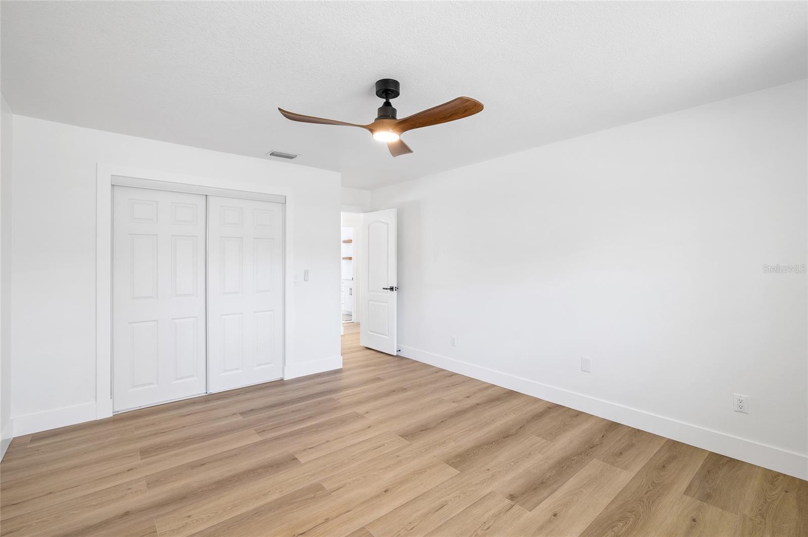 Image 43 of 78 For 512 Crystal Grove Boulevard