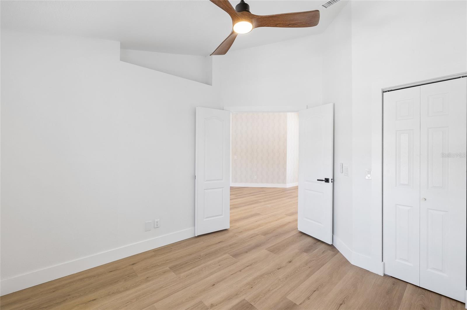 Image 45 of 78 For 512 Crystal Grove Boulevard