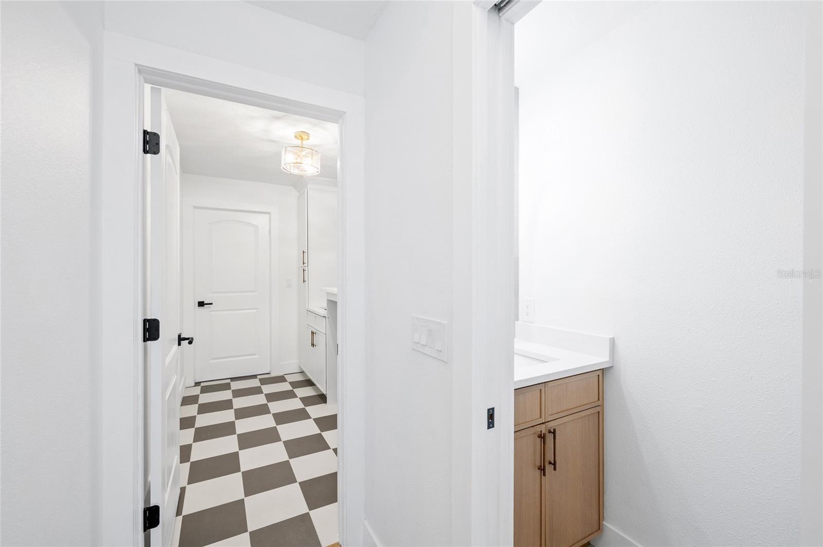 Image 46 of 78 For 512 Crystal Grove Boulevard