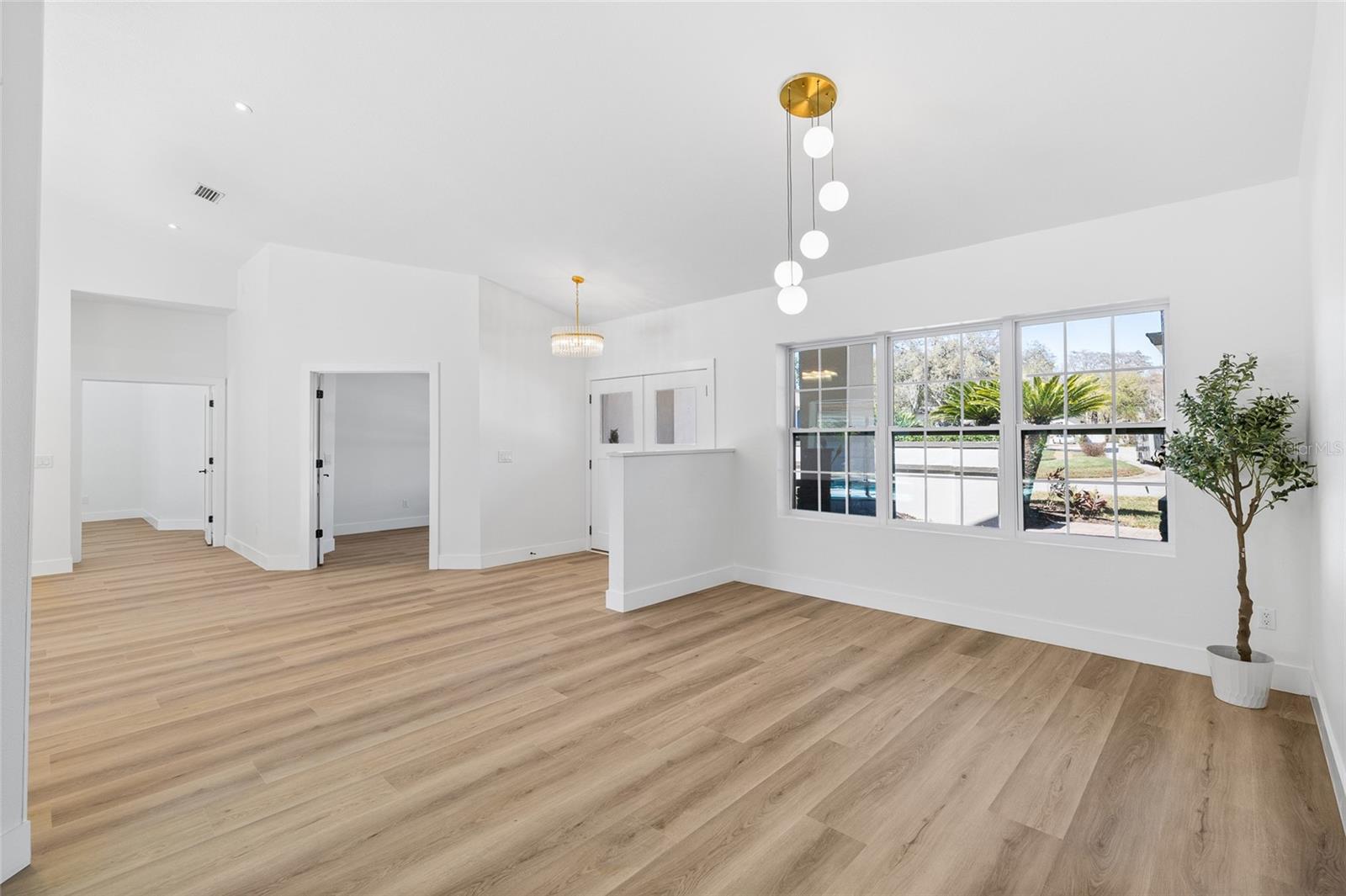 Image 8 of 78 For 512 Crystal Grove Boulevard