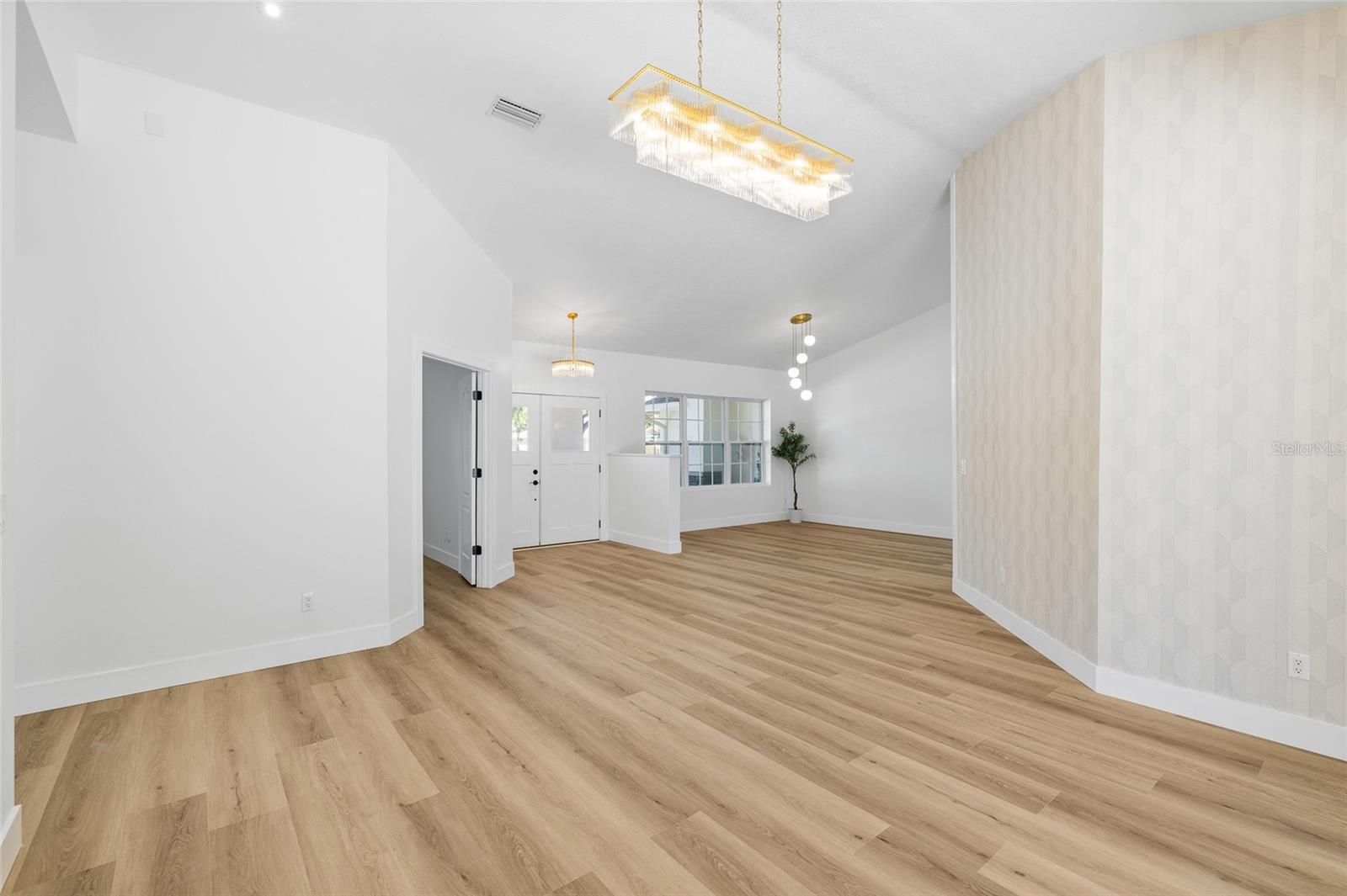 Image 9 of 78 For 512 Crystal Grove Boulevard