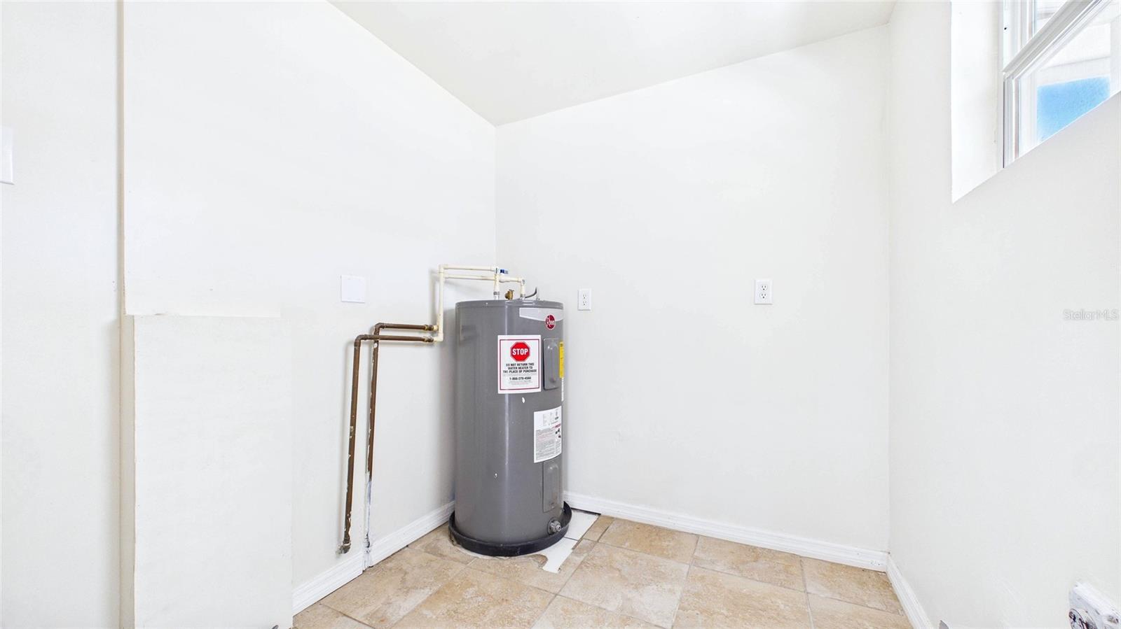 Image 18 of 48 For 4418 Fairview Heights