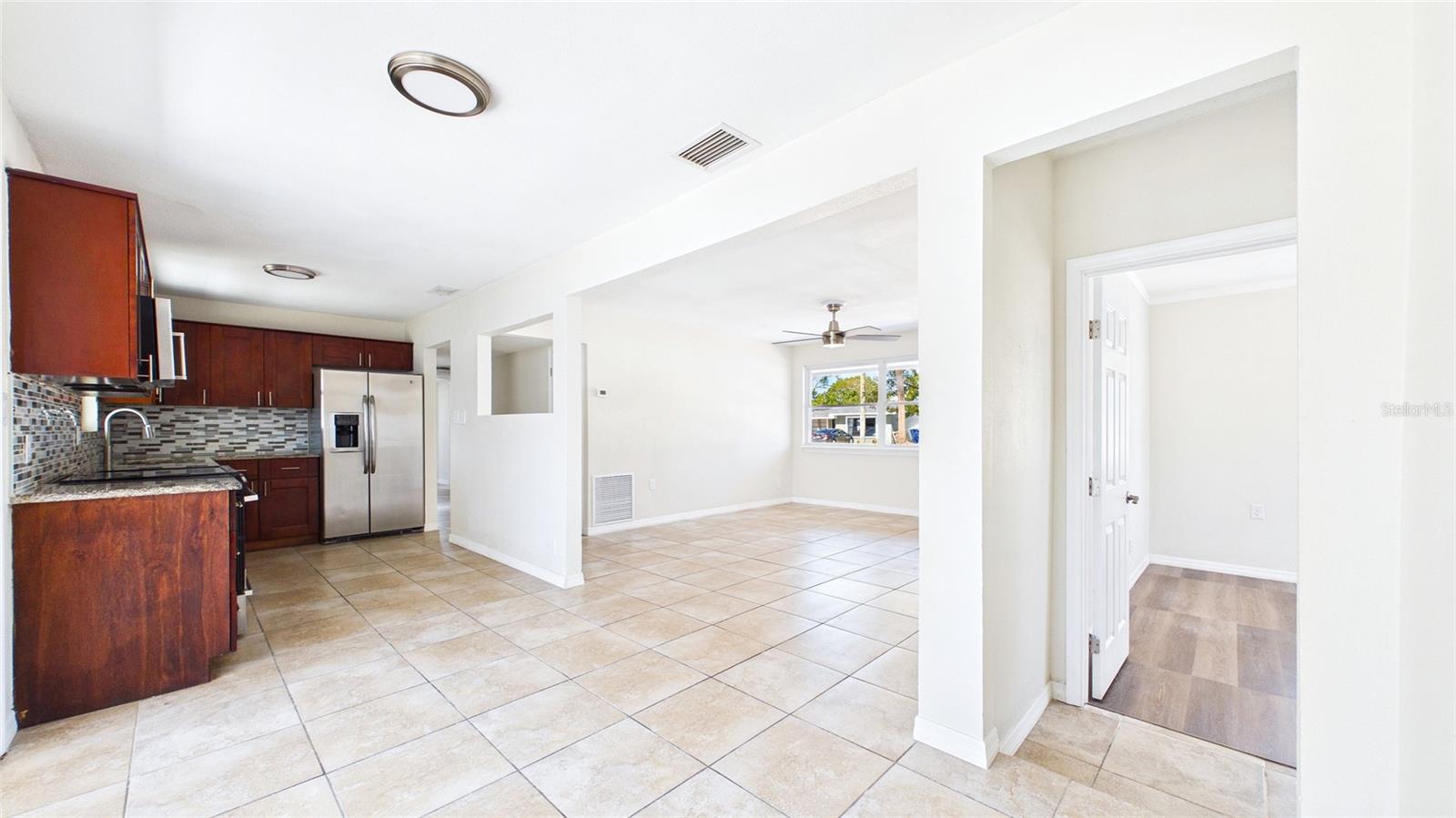 Image 7 of 48 For 4418 Fairview Heights