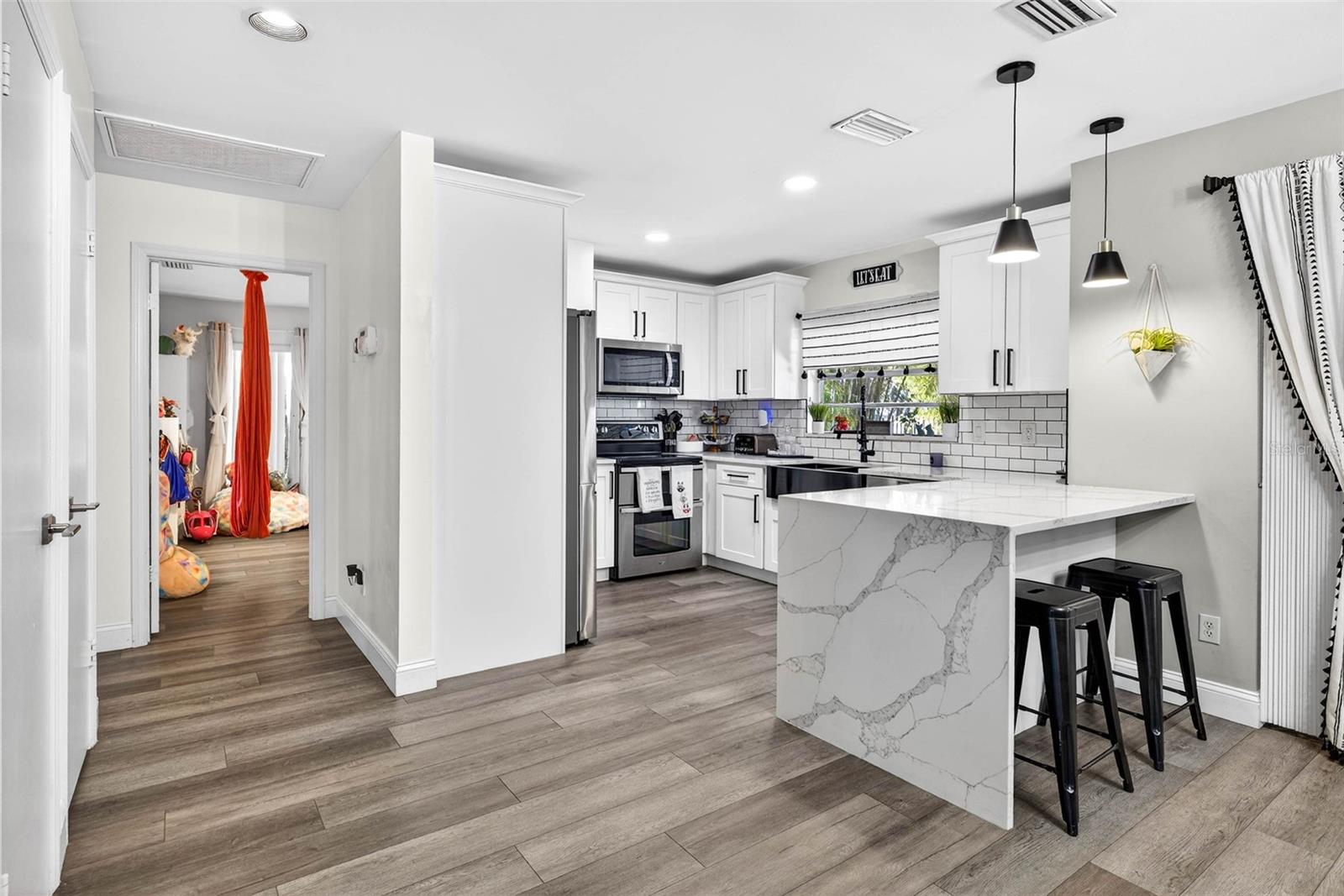 Image 14 of 38 For 12322 Rome Avenue