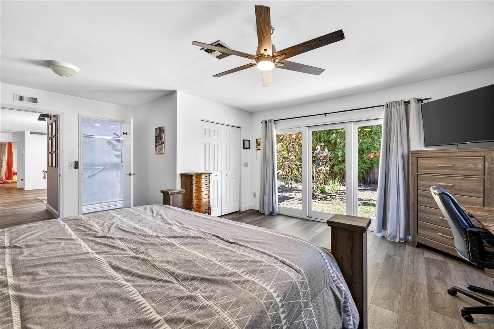 Image 20 of 38 For 12322 Rome Avenue