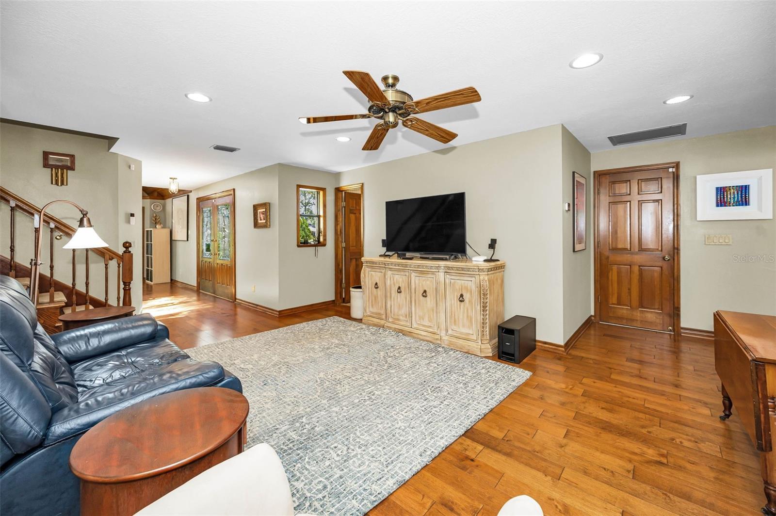 Listing photo id 9 for 1944 Levine Lane