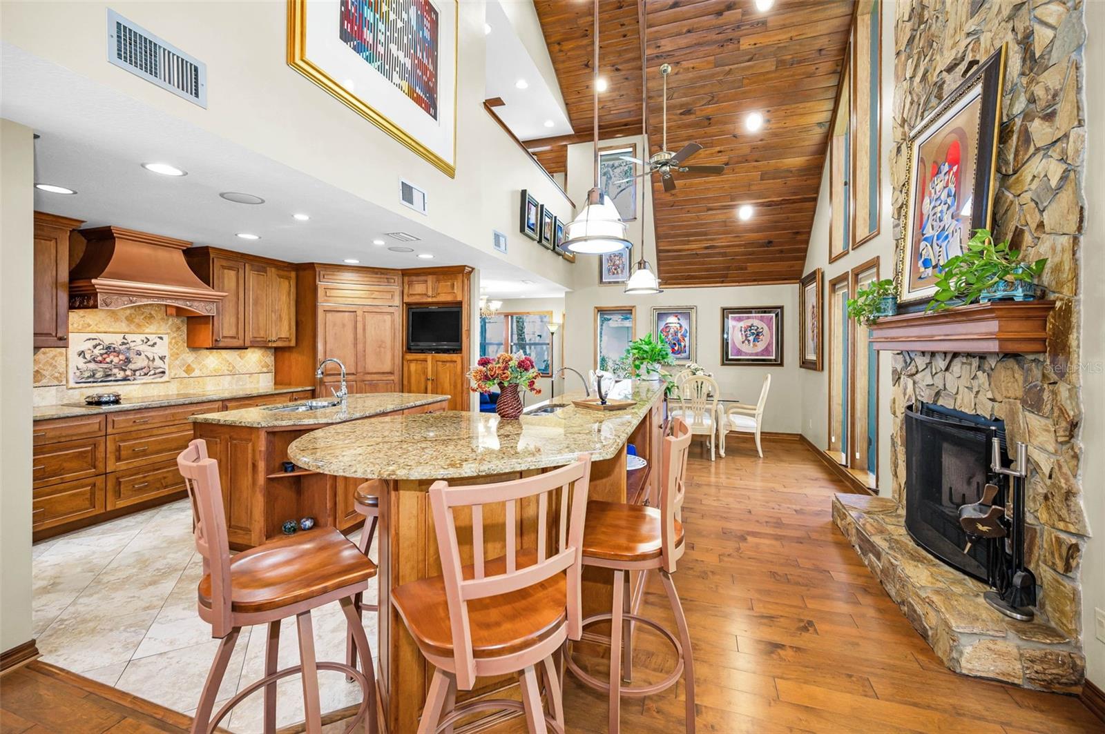 Listing photo id 11 for 1944 Levine Lane