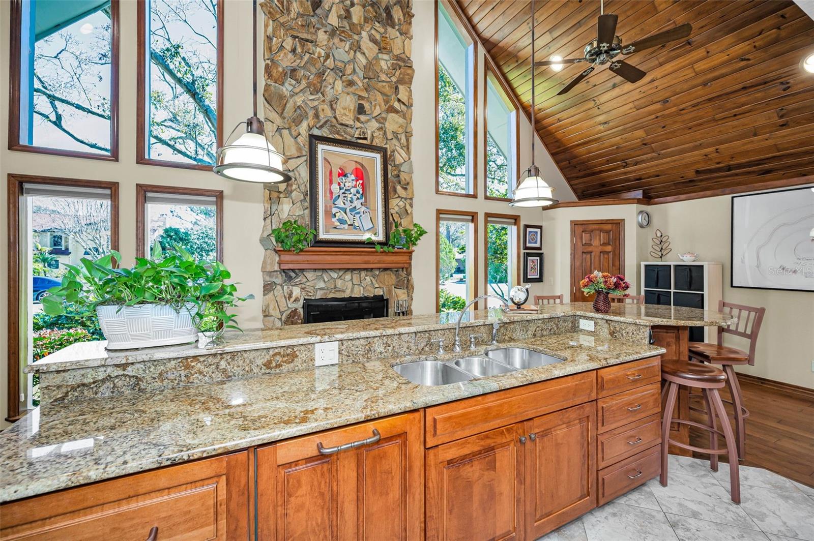 Listing photo id 27 for 1944 Levine Lane