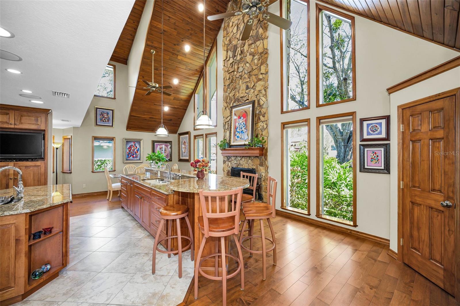 Listing photo id 29 for 1944 Levine Lane