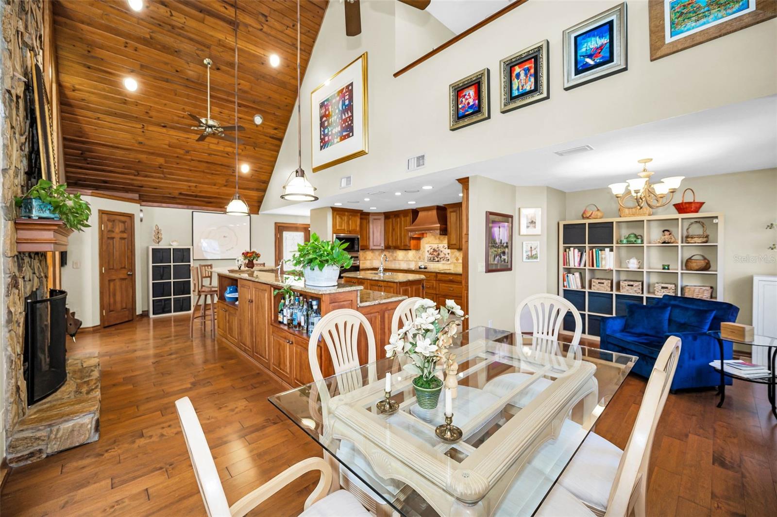 Listing photo id 33 for 1944 Levine Lane