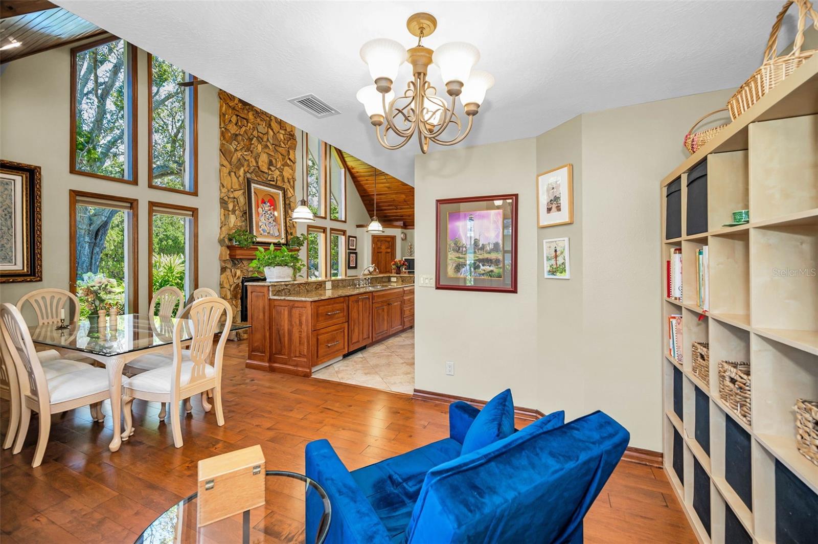 Listing photo id 35 for 1944 Levine Lane