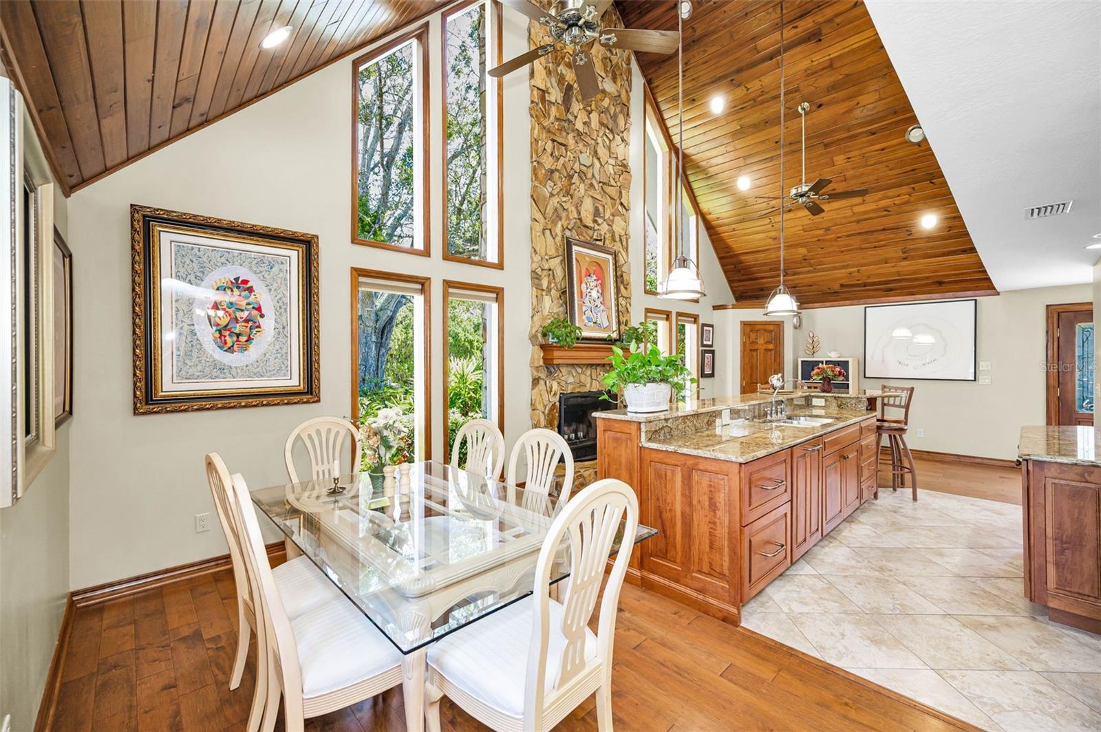 Listing photo id 36 for 1944 Levine Lane