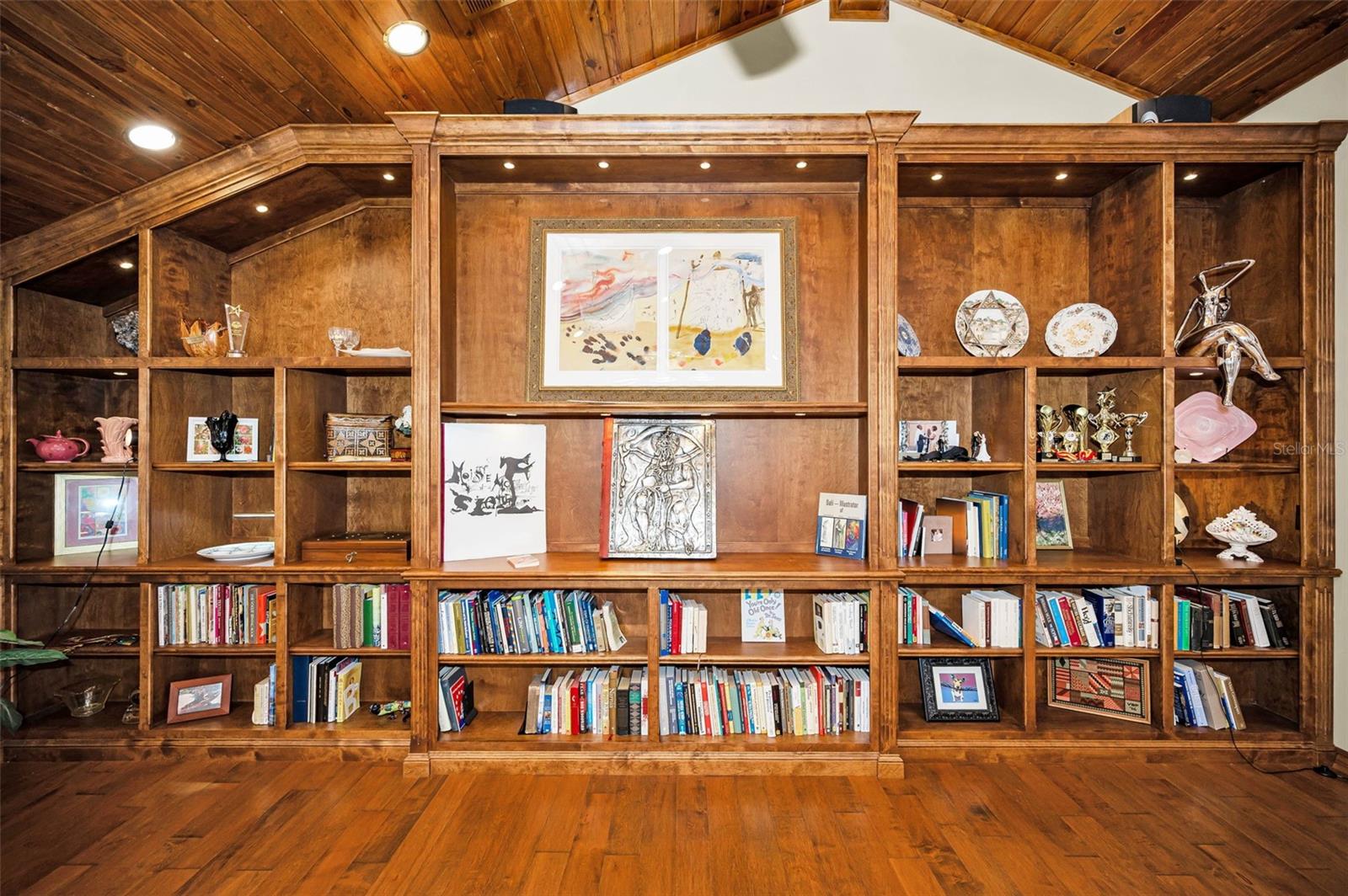 Listing photo id 40 for 1944 Levine Lane