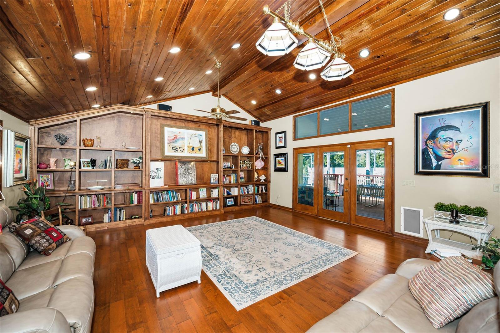 Listing photo id 41 for 1944 Levine Lane