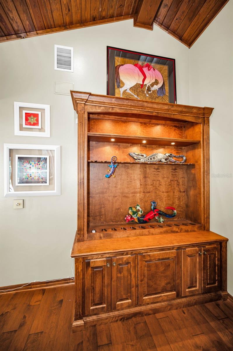 Listing photo id 43 for 1944 Levine Lane