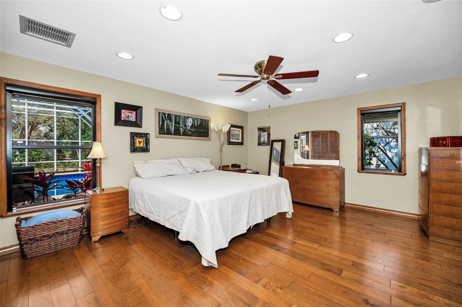 Listing photo id 45 for 1944 Levine Lane